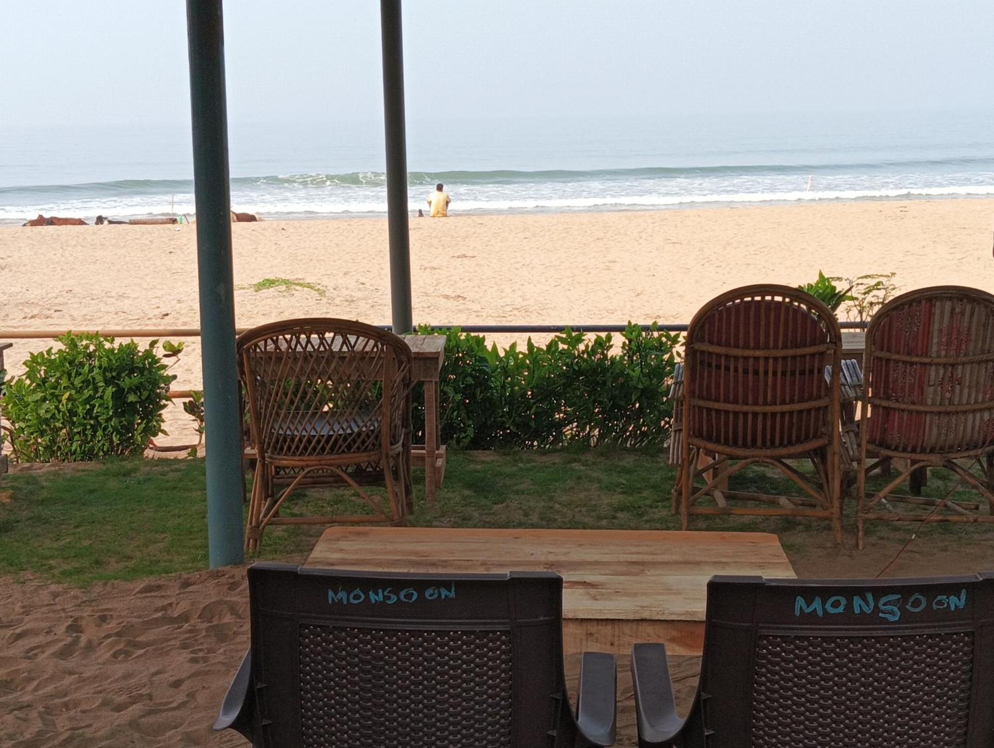 Monsoon Hotel Agonda Bagian luar foto