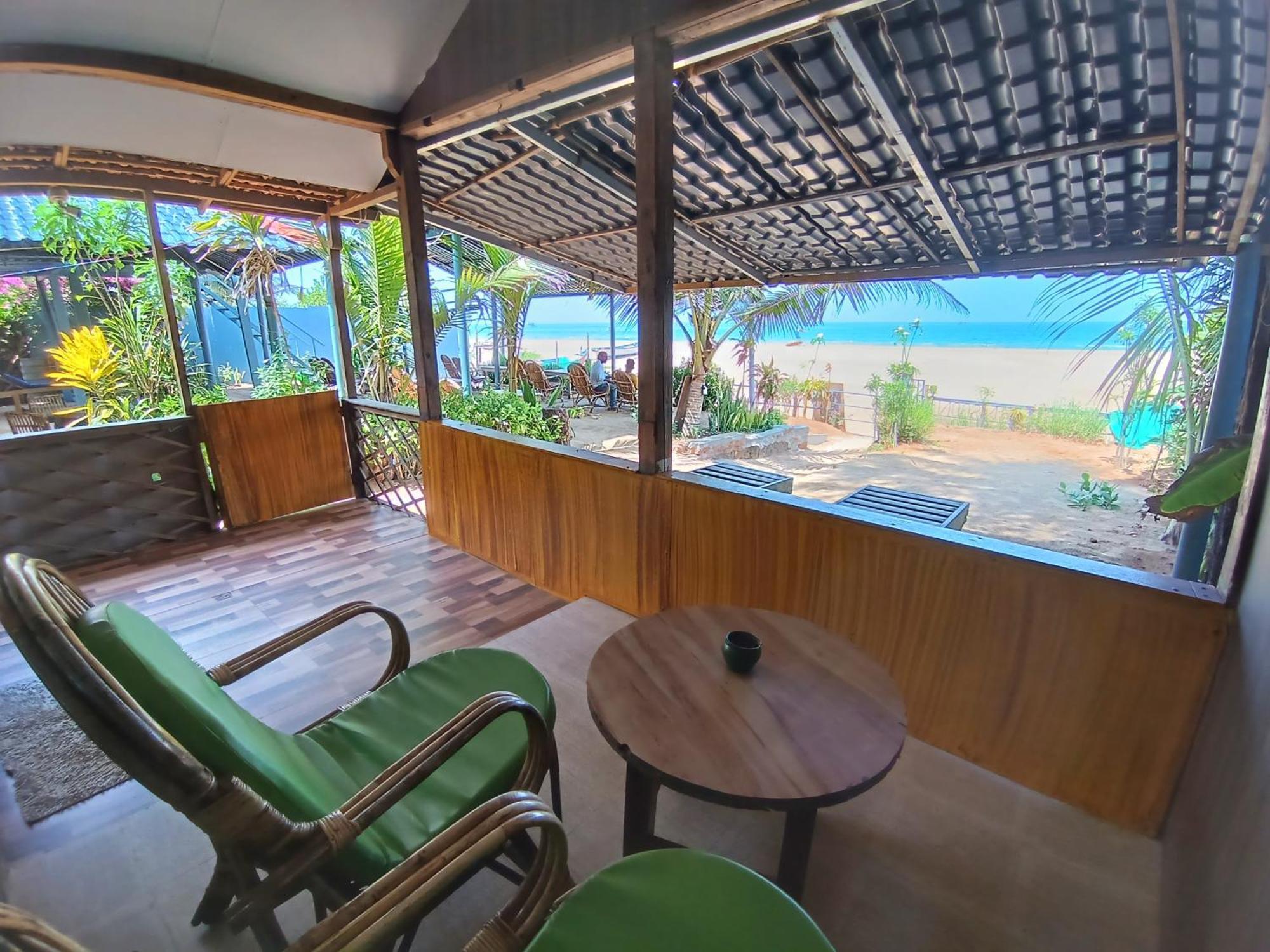 Monsoon Hotel Agonda Bagian luar foto